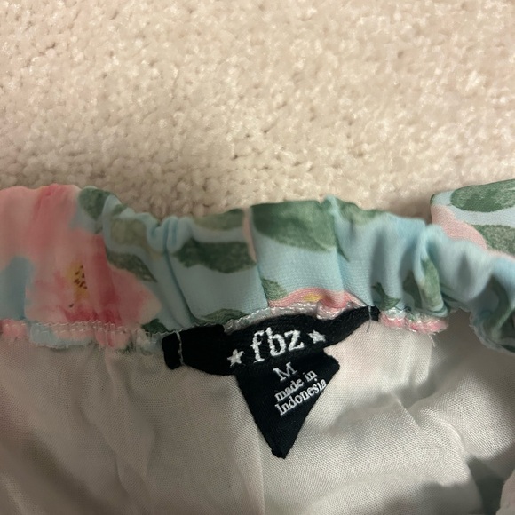 Adorable Flowers by Zoe matching skirt and top size medium - Picture 4 of 4